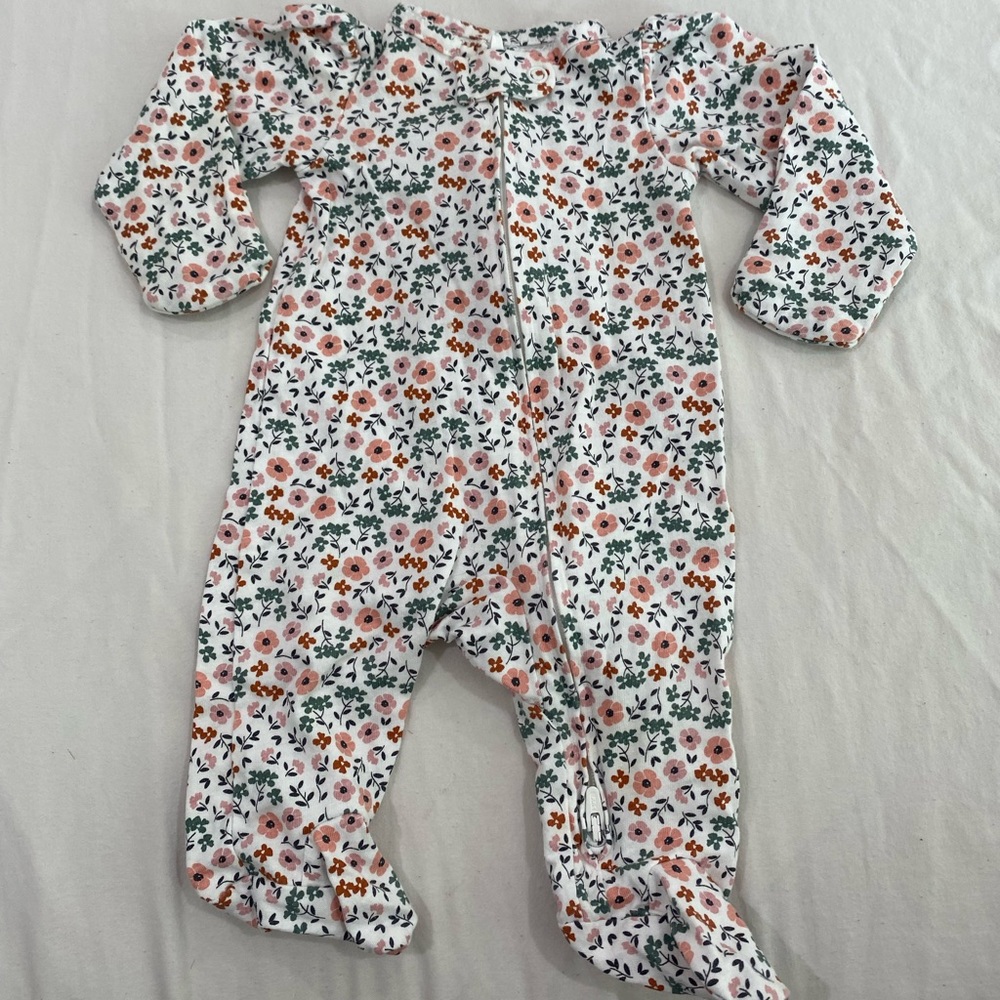 Pajama/Pijama Child of mine made by Carter’s Newborn flowers pajama